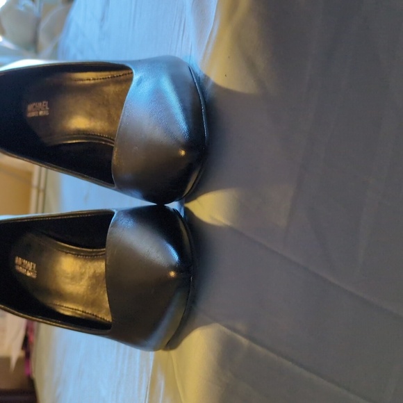 Michael Kors Dorothy Leather Heels Sleek Pointed Toe Rubber Outsole Black W US 5 - Picture 4 of 13